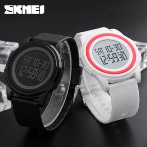 SKMEI 1206 nuovi uomini all'aperto elettronico a cristalli liquidi <span class=keywords><strong>orologio</strong></span> 50m impermeabile di sport 5 colori della gelatina sottile della cinghia del <span class=keywords><strong>silicone</strong></span> di modo delle donne ha condotto la vigilanza - Product Image 5