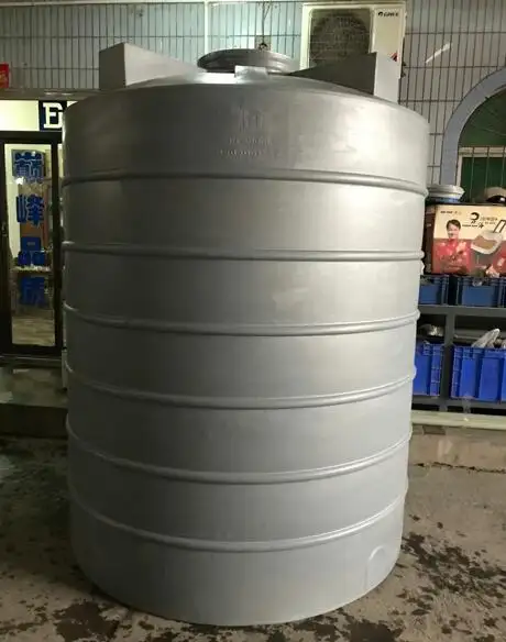 Полиэтиленовый резервуар для воды объемом 5000 литра