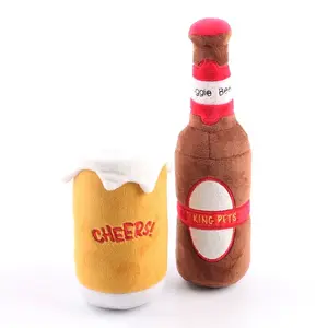 Juguete de felpa suave para masticar con forma de botella, taza de cerveza, perro, con chirriador BB