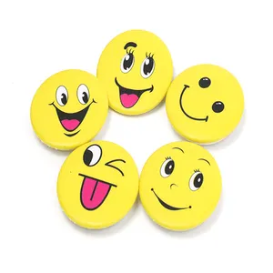 Artículos promocionales de smiley de imán nevera personalizada de estaño pin botones oval con alfileres de seguridad