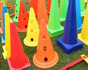 Coni per Allenamento di Pallacanestro, Marcatori <span class=keywords><strong>da</strong></span> <span class=keywords><strong>Campo</strong></span> in Materiale PE, Multicolore, Altezza 7'' (18cm) - Product Image 3