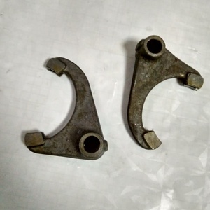 YTO X704 Traktor Bagian, YTO Traktor Menengah dan Reverse Shift Fork 5125822/1 32.216 - Product Image 3