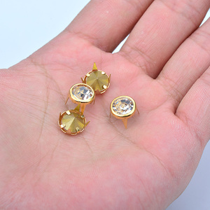 10Mm Gouden Klauw Strass Klinknagel 1000 Stuks Decoratie Klinknagel Metalen Studs <span class=keywords><strong>Spikes</strong></span> Voor Leren Kleding Schoenen Diy Ambachten