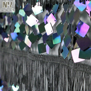 Nanyee textiles aceite de cuadrado pendientes de tul con borlas - Product Image 2