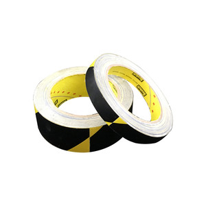 Ruban adhésif <span class=keywords><strong>vinyle</strong></span> industriel 3M 5702 en <span class=keywords><strong>rouleau</strong></span> <span class=keywords><strong>jumbo</strong></span>, haute visibilité, avertissement de danger, pour découpe sur mesure - Product Image 3