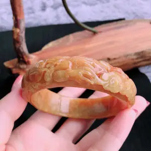 YQ115 natuurlijke smaragd Edelsteen Manchet rode carve patronen jadeite jade Bangle en armband sieraden