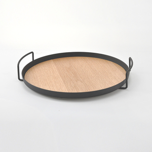 Plateau en métal noir de forme ronde avec base en placage de MDF-Petit - Product Image 1