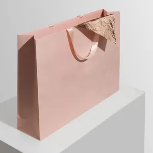 A buon mercato eco friendly lucido laminato logo personalizzato di stampa di cartone dei monili di colore rosa sacchetto di carta sacchetto di carta di stampa shopping bag di carta