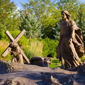 Buiten Tuindecoratie Daklozen Metalen Levensgrote Bronzen Jezus Christus Standbeeld Kruis En Op Het Water