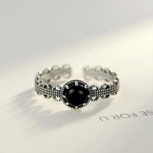 CZCITY แหวนเงินแท้925สไตล์ย้อนยุคสำหรับผู้หญิง,แหวนสวมนิ้วสีดำทันสมัยหินคริสตัลน่าหลงใหลสไตล์พังก์ - Product Image 5
