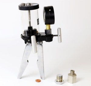 Taşınabilir el pompası basınç kalibratörü - Product Image 1