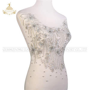 ผ้าสักหลาดประดับหินไรน์สโตนทำมือปักลายดอกไม้สไตล์ DRA-025สำหรับเจ้าสาว - Product Image 2