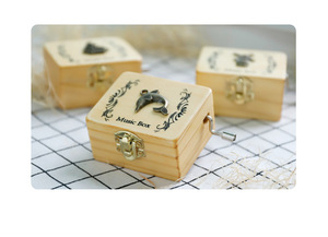 Caja de música <span class=keywords><strong>con</strong></span> manivela manual grabada <span class=keywords><strong>con</strong></span> láser, regalo cuadrado de madera personalizado <span class=keywords><strong>con</strong></span> <span class=keywords><strong>notas</strong></span> <span class=keywords><strong>musicales</strong></span> cuadradas para bodas, novedad - Product Image 6