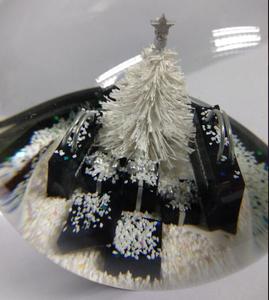 Benutzer definierte Harz Souvenir Wasser Glas Globe Weihnachts baum Neujahr Schneeflocke Funktionen Harz Schneekugel