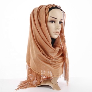 Lenço feminino com borla, lenço de renda cor lisa preto com borla estilo oco hijab