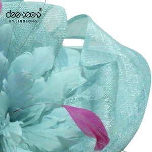 Vente en gros de chapeau <span class=keywords><strong>Sinamay</strong></span> à large bord pour femmes joli accessoire de dentelle de mode plume chapeau de dame de fête formelle pour adultes d'église - Product Image 4