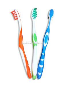 แปรงสีฟันขนนุ่มสำหรับผู้ใหญ่พร้อมที่ขูดลิ้น ด้ามจับ TPR แบบคลื่น ขนแปรง 40 ช่อเพื่อการใช้งานที่สะดวกในบ้าน - Product Image 2