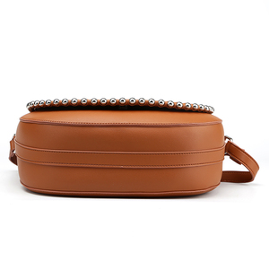 7438 핫 세일 ODM 도매 패션 스터드 장식 숙녀 우아한 스타일 가죽 어깨 안장 가방 - Product Image 4