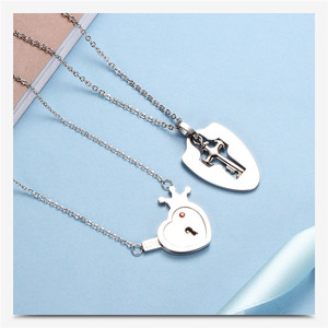2 PCS nuevos accesorios de moda corona de acero inoxidable en forma de corazón medallón COLLAR COLGANTE clave para pareja - Product Image 4