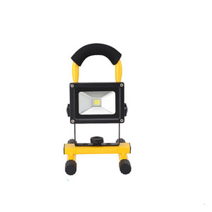 10 watt 20 watt 30 watt 50 watt battery powered <span class=keywords><strong>led</strong></span> xách tay lũ ánh sáng Xe sạc đèn sạc điện thoại - Product Image 1