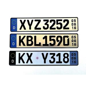 El coche número de licencia placa con seguridad signos