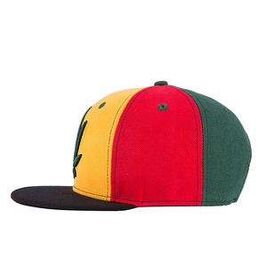 قبعة بأغطية خلفية شبيهة مطرزة ثلاثية الأبعاد بأوراق شجر بلونين من الأكريليك لعام 2017 - Product Image 3