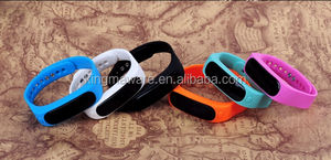 E02 Deportes Muñeca Inteligente Reloj Bluetooth vibrador de silicona Pulseras de Pulsera Para Android y ios - Product Image 5