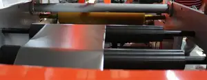 Semi automática de papel de aluminio rollo máquina de rebobinado para hacer pequeño rollo de rollo grande