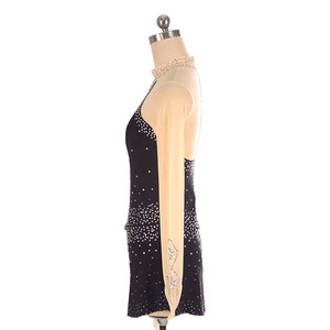 Skating Clothing in Black Velvet Fabric Skating Dress in Velvet Fabric Costumes for Ladies and Girls