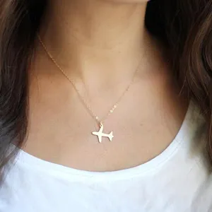 Moda paslanmaz çelik 18k altın kaplama küçük uçak kolye kadın zincir Charm kolye takı hediye turist hediye