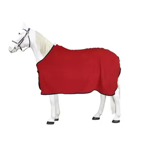 घोड़ों के उपयोग के लिए ऑक्सफोर्ड कैनवास शैल के साथ हल्के लाल ऊनी ध्रुवीय ऊन घोड़े का गलीचा 300G कॉटन पॉलिएस्टर ग्रीष्मकालीन प्रकार भरना