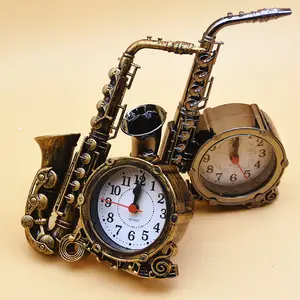 Stock en gros petite commande, horloge de table créative décorative pour maison, saxophone rétro