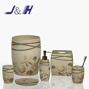 <span class=keywords><strong>Set</strong></span> da <span class=keywords><strong>bagno</strong></span> in resina con finitura in arenaria gialla delicata con motivo a farfalla - Product Image 5