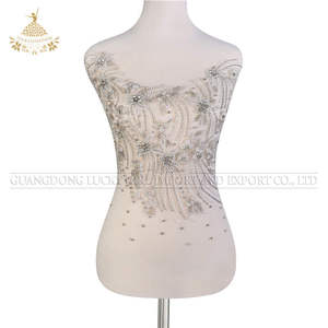 ผ้าสักหลาดประดับหินไรน์สโตนทำมือปักลายดอกไม้สไตล์ DRA-025สำหรับเจ้าสาว - Product Image 1