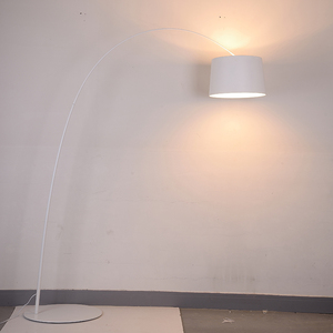 Nordic Designer Twiggy bianco lampada da pavimento in alluminio per soggiorno - Product Image 1