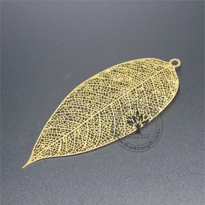 Signet en laiton plaqué or découpé sur mesure en forme de <span class=keywords><strong>feuille</strong></span>, en métal et avec technique de gravure - Product Image 1