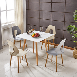Contemporain de luxe en plastique blanc moderne <span class=keywords><strong>4</strong></span> places à manger tables <span class=keywords><strong>et</strong></span> <span class=keywords><strong>chaises</strong></span> avec <span class=keywords><strong>pieds</strong></span> en bois massif - Product Image 3
