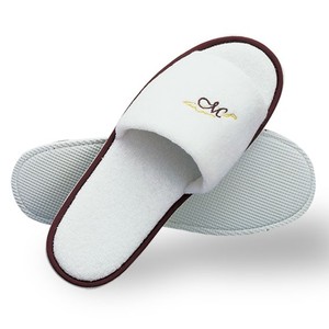 Wholesale Cheap Disposable Non Woven Hotel Slipper With Logo Brand