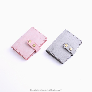 Étui noir en cuir de vache pour hommes, poche à cartes avec emplacements transparents en cire glacée - Product Image 5