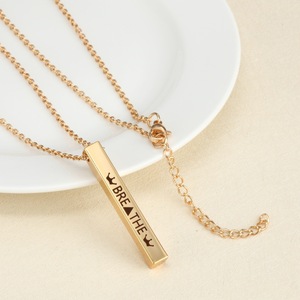 Collana con Ciondolo a Barra Verticale Incisa 3D in Acciaio Inossidabile Personalizzata, Gioielli Minimalisti all'Ingrosso per Uomo e <span class=keywords><strong>Donna</strong></span>, Charm in Oro 14K - Product Image 6