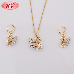 Venta al por mayor hermosas mujeres joyería aserrada forma de la Boda nupcial chapado en oro collar conjunto