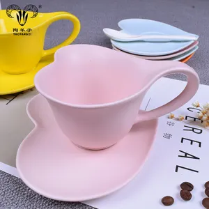 2018 moderno Restaurante de Estilo em forma de coração xícara de café e pires conjuntos de chá em cerâmica