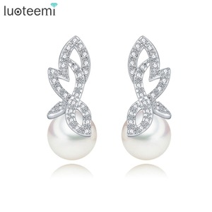 LUOTEEMI Newest Arrival Fashion Jewelry White Gold Plated Clear CZ and Pearl Charm Earrings