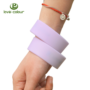 Kundenspezifische UV Farbwechsel Silikon Armband Gummiband Armband