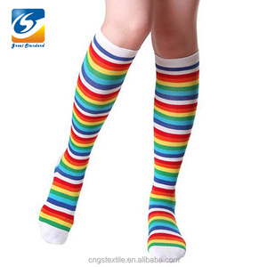 Fantasía del arco iris rayas <span class=keywords><strong>mujer</strong></span> rodilla altos <span class=keywords><strong>calcetines</strong></span> de algodón - Product Image 2