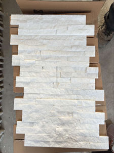Cuarzo blanco Natural con piedra veneciana negra, revestimiento de pared apilado a la venta