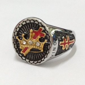 A buon mercato All'ingrosso 18k degli uomini D'oro IN Acciaio Inox Cavalieri Templari Corona Massonico Croce Anello Con IN HOC SIGNO VINCES inciso