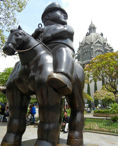 Statue de soldat en <span class=keywords><strong>bronze</strong></span> taille réelle assis sur le cheval pour la décoration extérieure