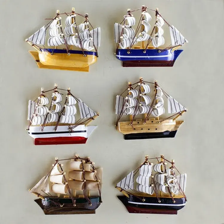 Günstige personal isierte touristische Souvenirs mediterrane stilvolle hand gefertigte maßge schneiderte 3D-Holz-Segelboot-Kühlschrankmagnete