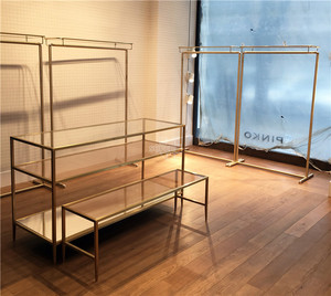 Étagère de présentation en métal doré de luxe haut de gamme en acier inoxydable pour vêtements pour femmes - Product Image 3